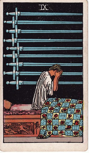 Kılıçların Dokuzlusu tarot kartı