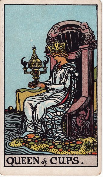 Kupaların Kraliçesi tarot kartı
